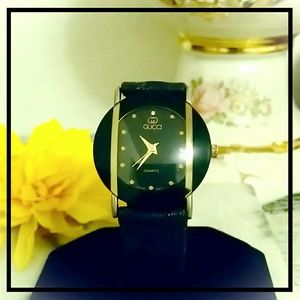Vintage Gucci Black and Gold Quartz Watch
